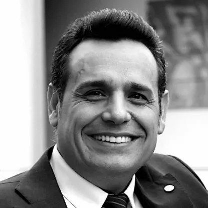 Retrato en blanco y negro de José Manuel Sánchez, autor del libro.